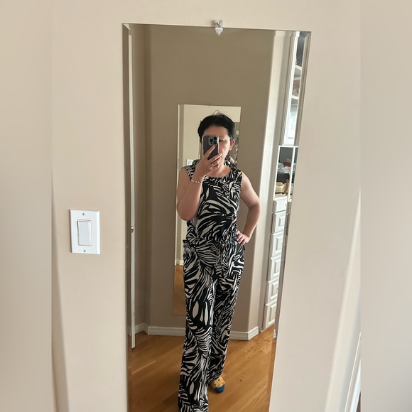 SoCa ST. JOHN silk set ( top and pants) - Picture 13 of 13